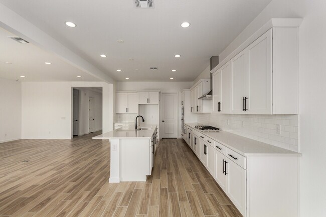 18203 W Watkins St, Goodyear, AZ 85338 - photo 2