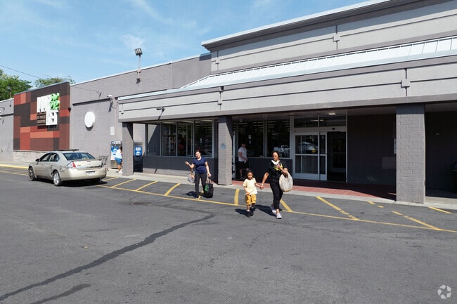 Market 32 has you covered for produce and protein in the Hudson Park area.