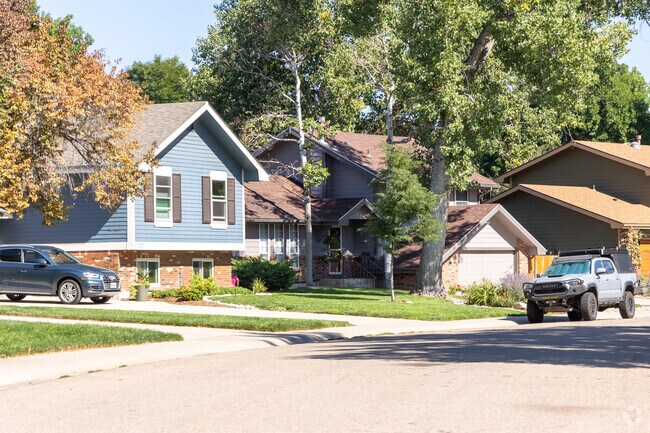 Split-level and Ranch style homes make up most of the Nelson Farm neighborhood.