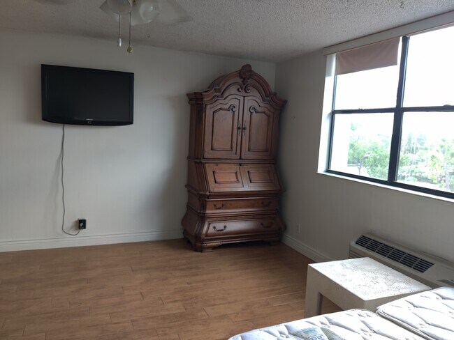 2501 Riverside Dr unit The Tower Club, Coral Springs, FL 33065 - photo 6