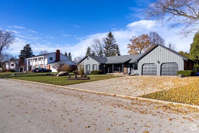 River Edge streetscapes show tidy lawns, mature landscaping, and wide lots.