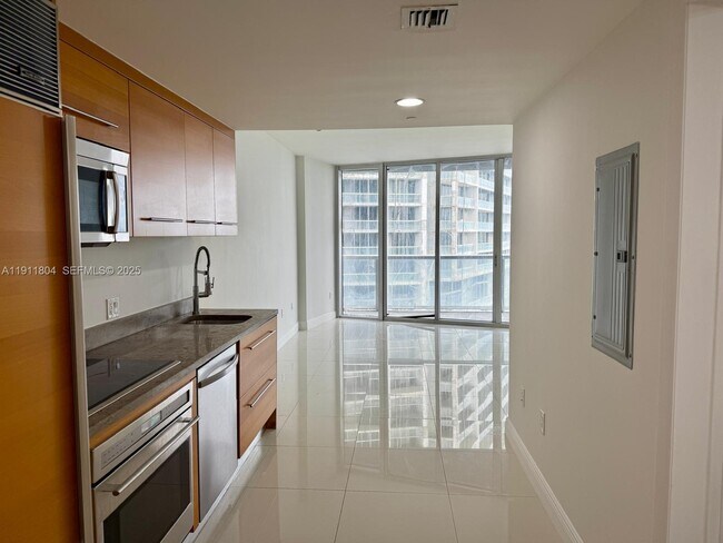 Icon Brickell Tower 2 unit 501, Miami, FL 33131 - photo 6