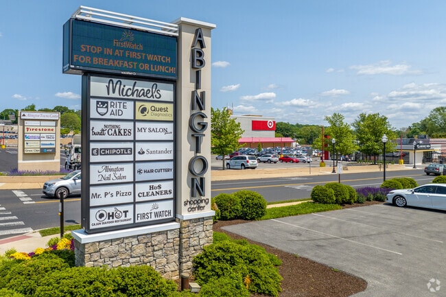 Roslyn locals can shop at Abington Shopping Center, which has a mix of dining options.