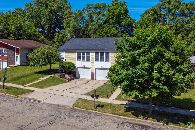There are several streets in Forest View which feature duplex homes.