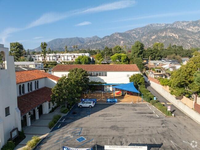 Meher Montessor School can be a place to send your children to prepare for upcoming school.