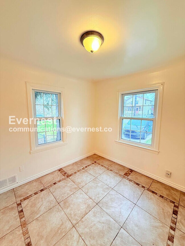 25337 Ivanhoe Ave, Redford Township, MI 48239 - photo 6