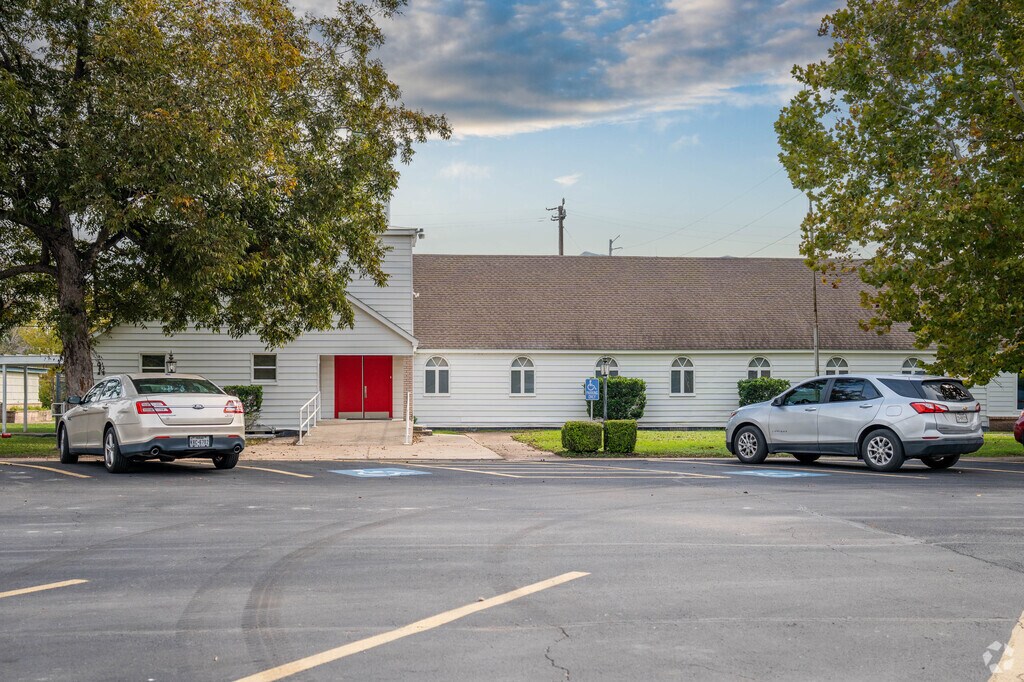 Sanchez Charter School is a private institution serving grades Pre K - 12th in Hawthorne Place.