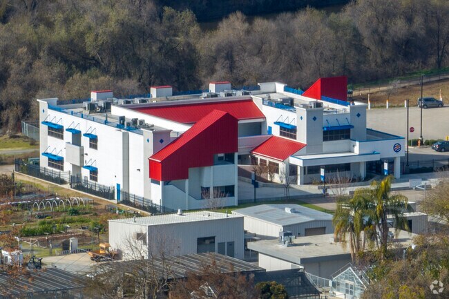 The main building of Reedley Middle College High School.