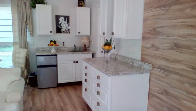 KITCHENETTE