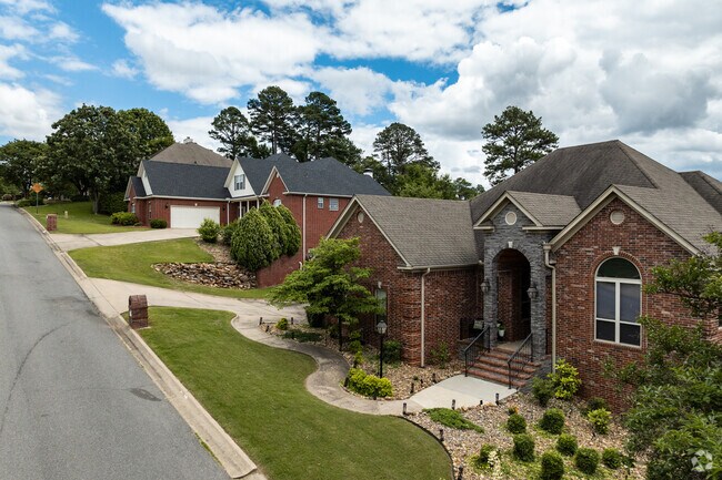 Homes throughout River Mountain accommodate the steep terrain associated with the neighborhood.