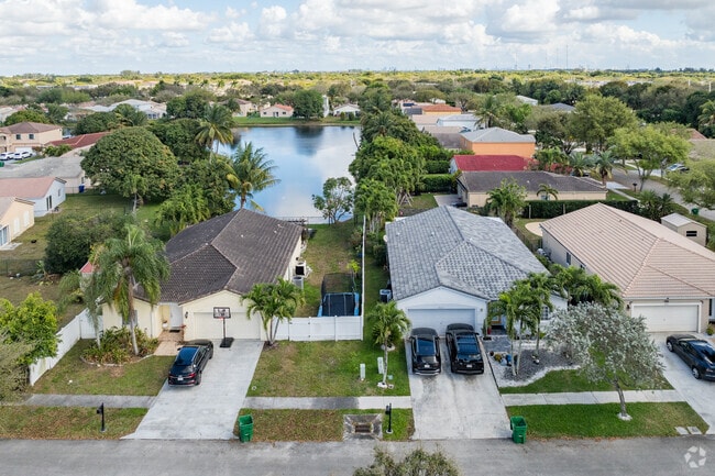 Single family homes in Avalon range in size, some being lakefront.