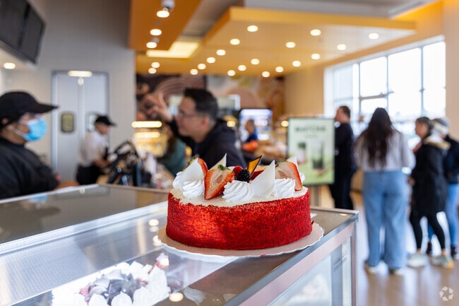 85°C Bakery in Ramona sells hand-made cakes and pastries for birthday events.