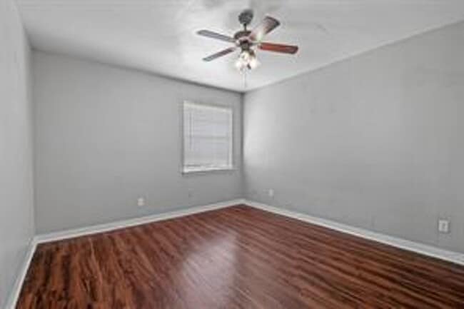 Ennis Place Apartments: Leasing Specials! Great location & Upgrades!, Ennis, TX 75119 - photo 5