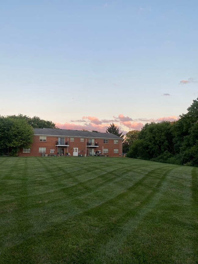 Colonial Crest Apartments, Muncie, IN 47304 - photo 4