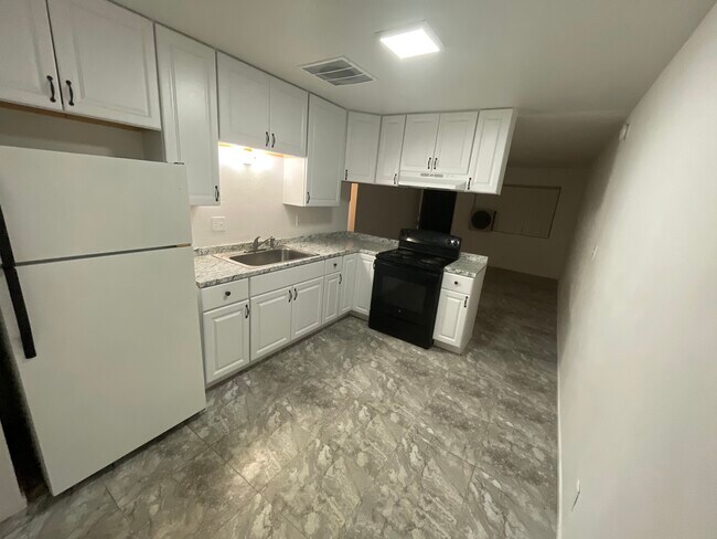 424 W Wilson Ave unit C, Ridgecrest, CA 93555 - photo 7