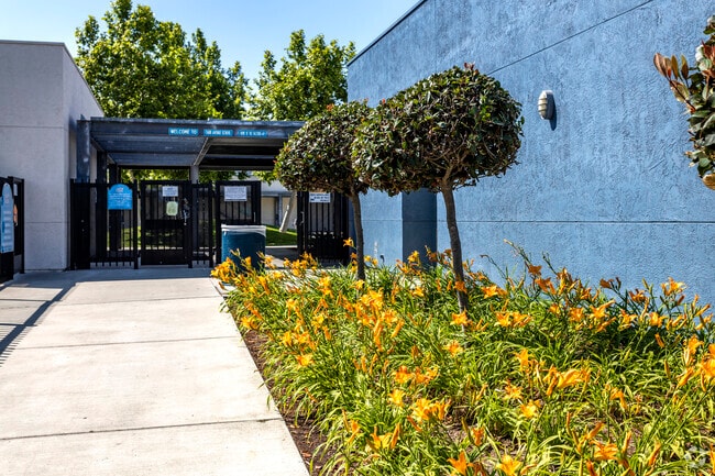 The entrance of the Farr Avenue Elementary in Escondido.