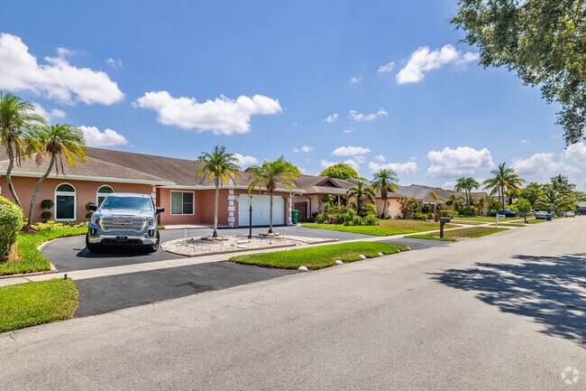 Ranch-style homes are standard in Inverrary.