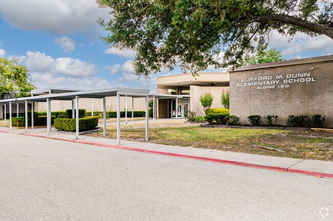 Front of Dunn Elementary School in Northview, TX.