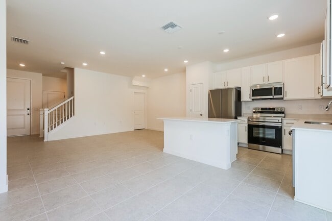 1469 Tristar Dr, Plant City, FL 33563 - photo 7