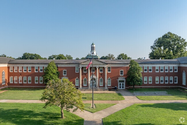 Washington Middle School has students in grades 6-8.