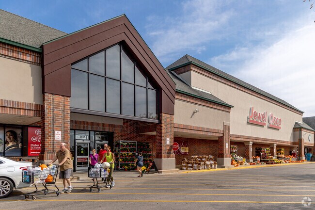 Rose Hill Farm residents can shop for fresh produce at the local Jewel-Osco.