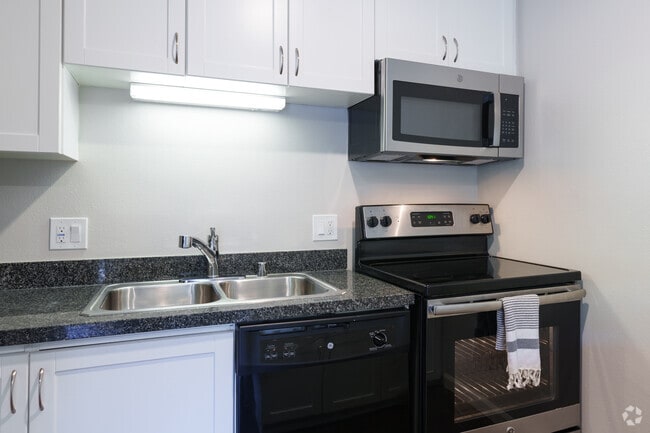 2BR, 1BA - Plan 2B - Kitchen