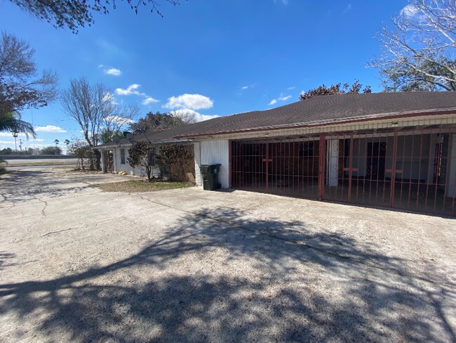 613 E Expressway 83, La Feria, TX 78559 - photo 2