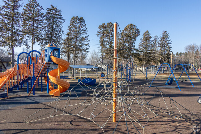 Randolph Elementary School has a student-teacher ratio of 15 to 1.