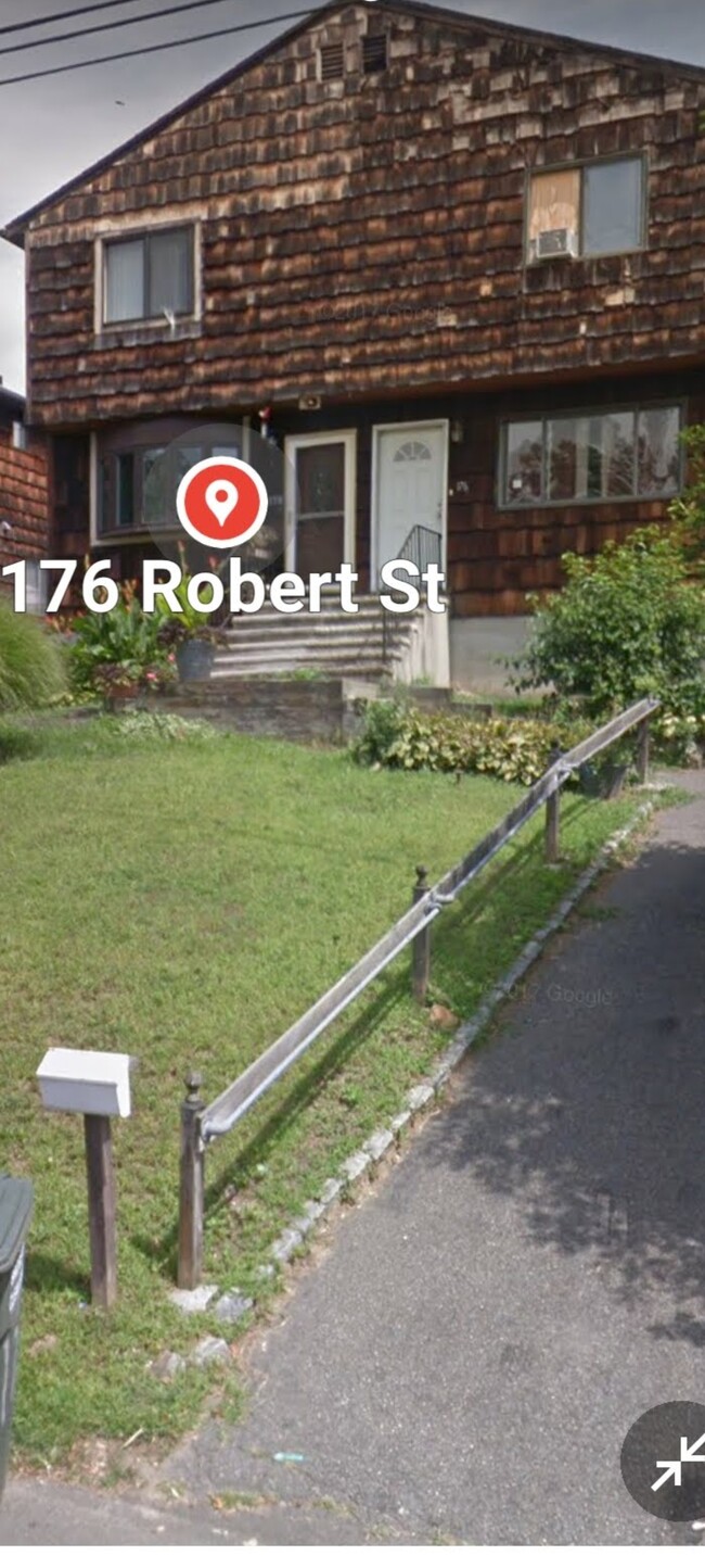 176 Robert St, Bridgeport, CT 06606