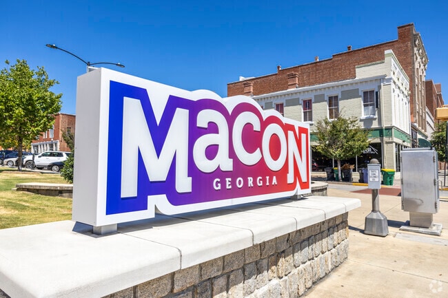 North Highlands Historic District is located one mile from Macon's central business district.