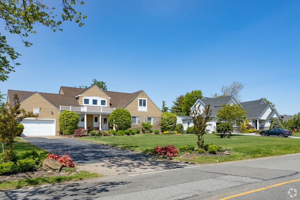 Neighborhood_Hewlett Neck_FInal_112823