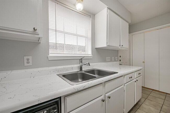 1213 Lyric Ln, Pasadena, TX 77503 - photo 7