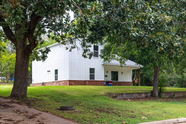 Contemporary homes are sprinkled throughout the Red Fork neighborhood.