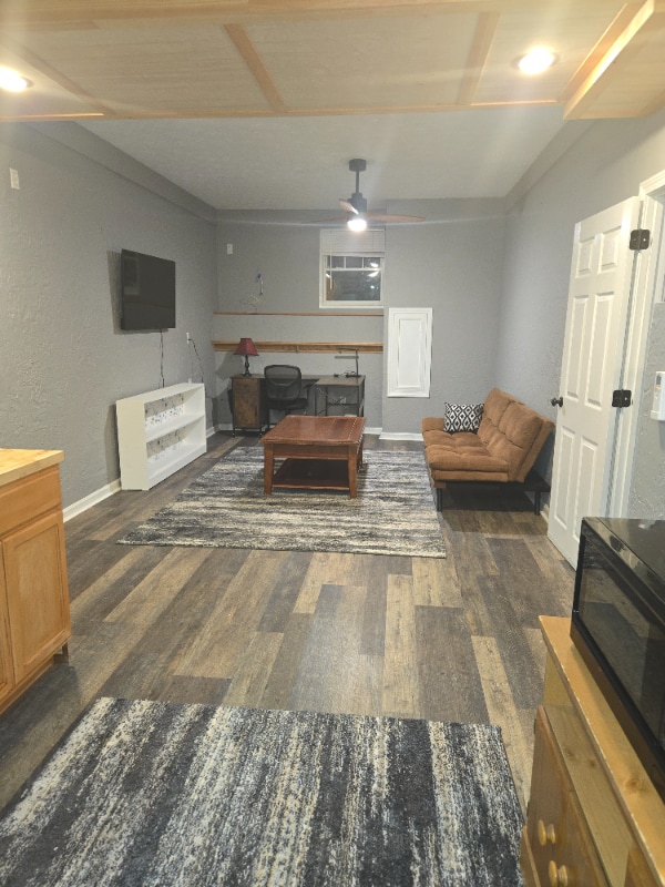 51 Charleston Ave, Londonderry, NH 03053