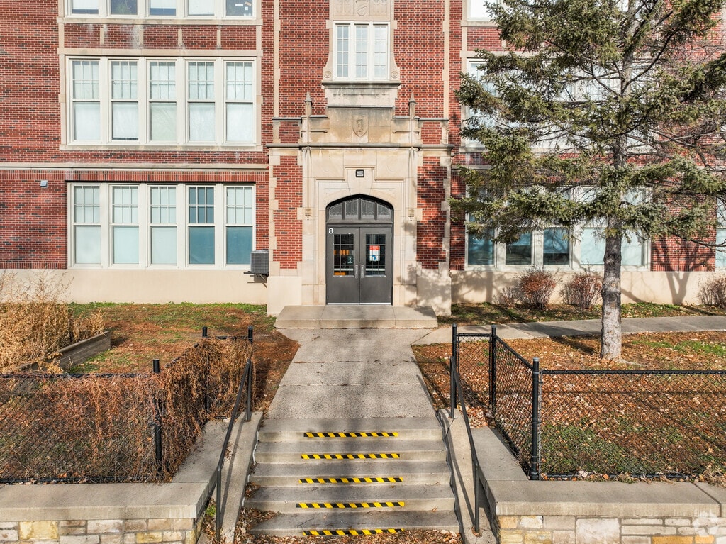 Jackson Elementary is located in Saint Paul, MN.