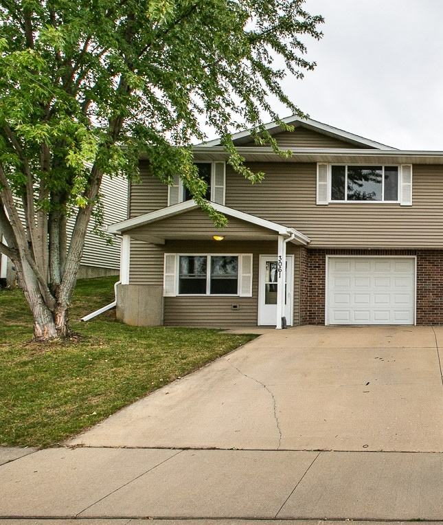 3061 Stellar Eagle Dr, Dubuque, IA 52001