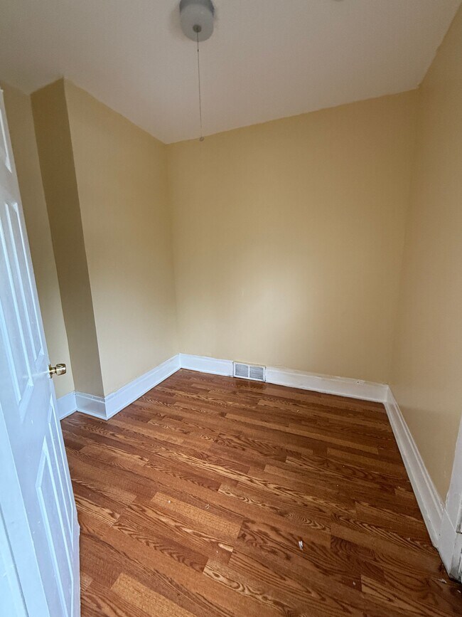 412 Cornwall Ave unit Upper, Buffalo, NY 14215 - photo 4