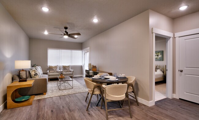 CHOLLA: 2x2 FLAT LIVING AREA