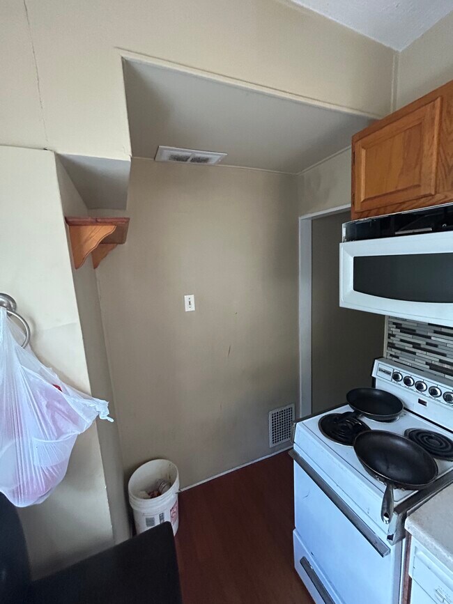 225 Bosley St unit 2, Cincinnati, OH 45219 - photo 7