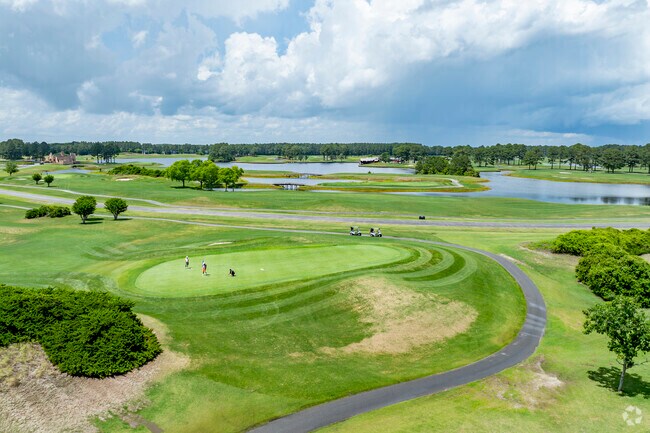 Man O’ War Golf Club in Carolina Forest features water on all 18 holes, including back-to-back island greens.