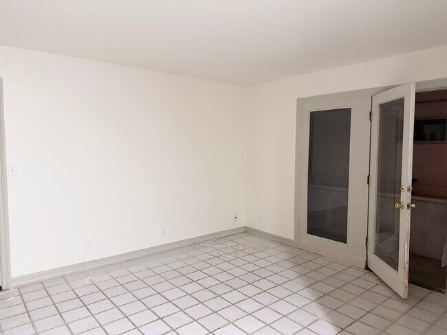 140 San Nicholas Ave unit Downstairs ADU, Oxnard, CA 93035 - photo 3