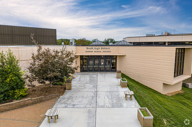 87% of students feel safe at Parkway South High School according to Niche.