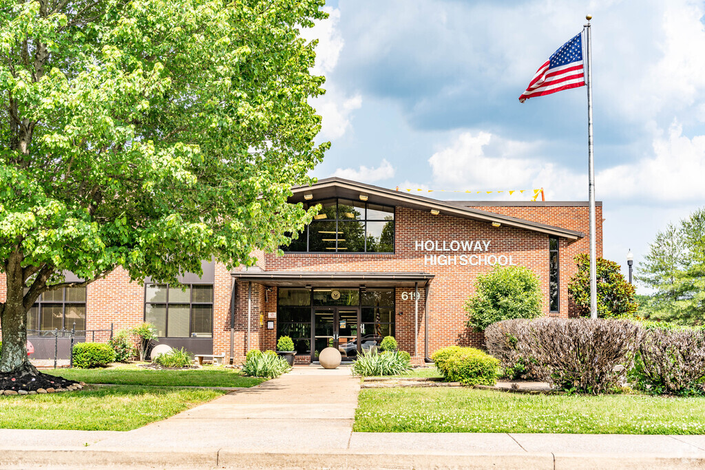 Holloway High School is located on Highland Avenue in Murfreesboro, Tennessee.