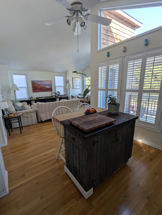 2036 Portsmouth St, Kill Devil Hills, NC 27948