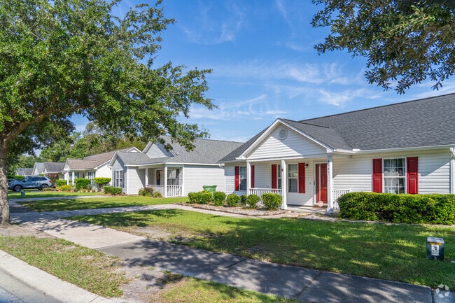 New traditional cottages are found throughout North Kerr.