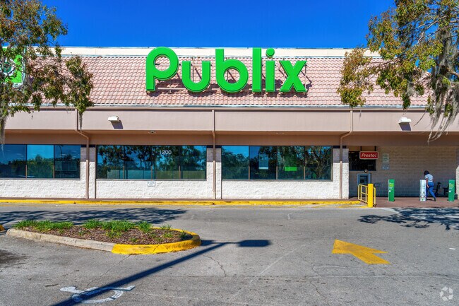Publix is conveniently located just minutes away from Broadmoor.