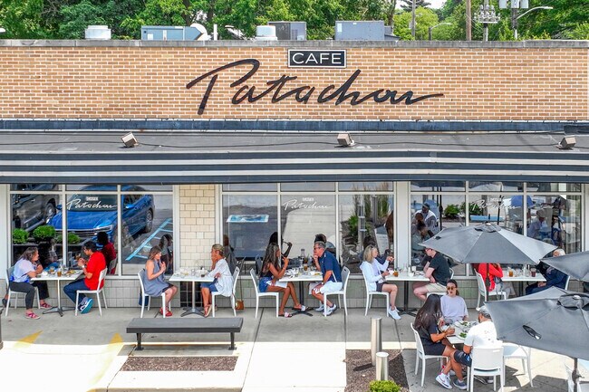 Café Patachou is an award-winning café near Crows Nest, Indiana.