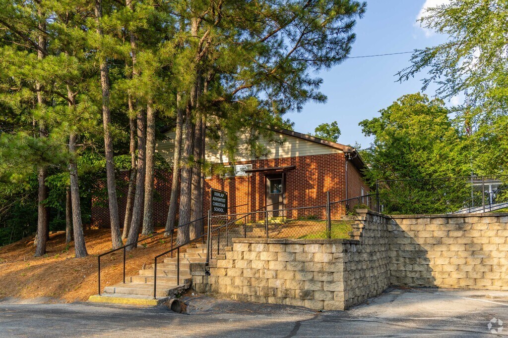 Dunlap Seventh Day Adventist School enrolls around 18 people every year in Dunlap.