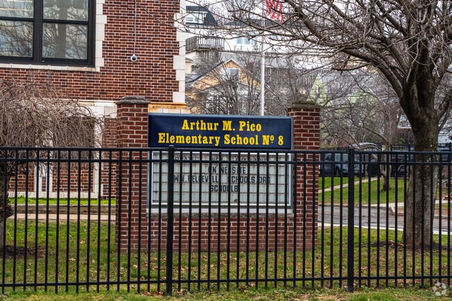 Belleville School No. 8 has a class size of 478 students.