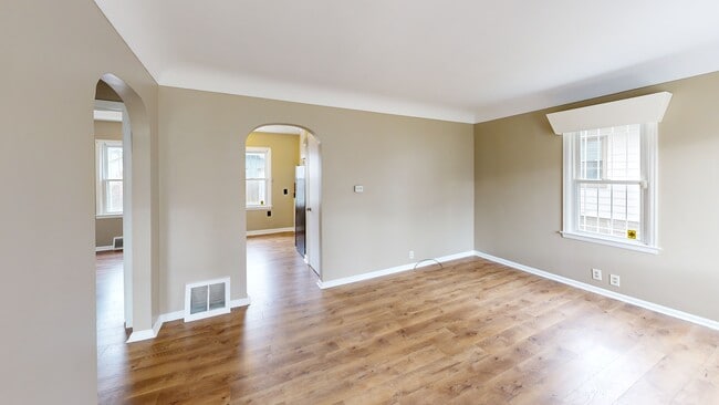 616 Pettibone Ave, Flint, MI 48507 - photo 2